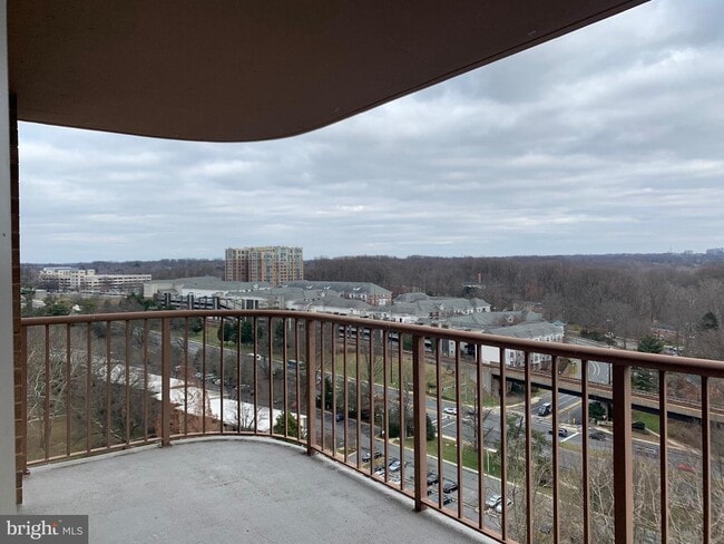 Building Photo - 10101 Grosvenor Pl
