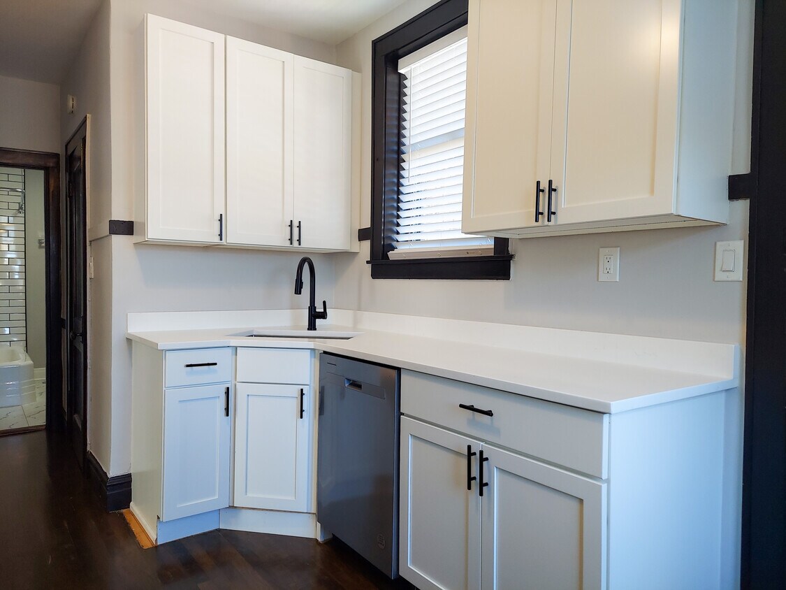 Foto principal - 3823 N Drake Ave