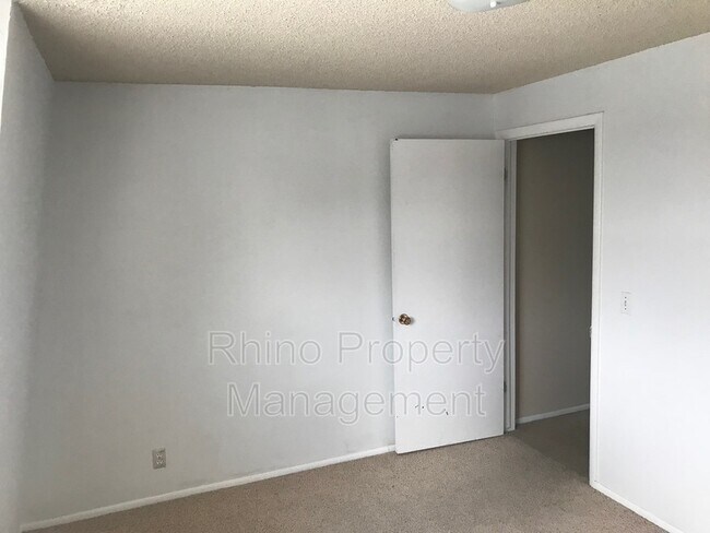 Building Photo - 200 Maple St