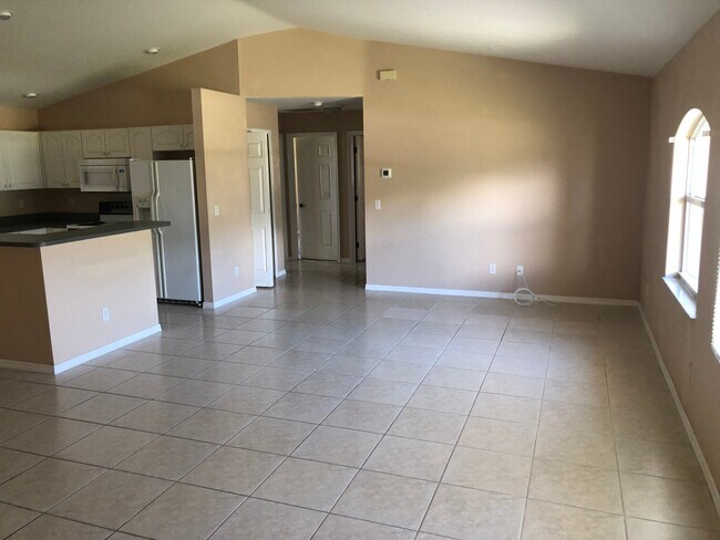 Building Photo - Coming soon ! 3 bedroom 2 bathroom single family home