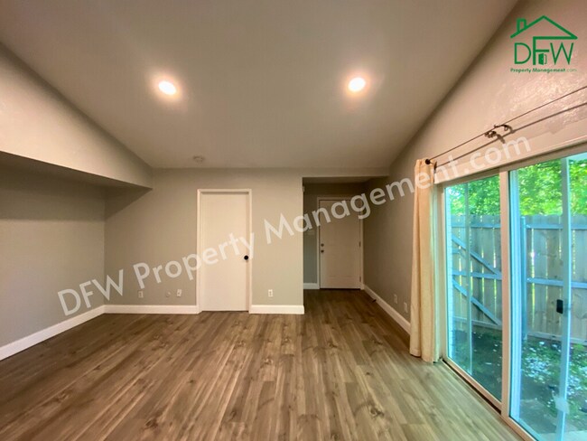 Building Photo - Charming Half Duplex with Modern Upgrades ...