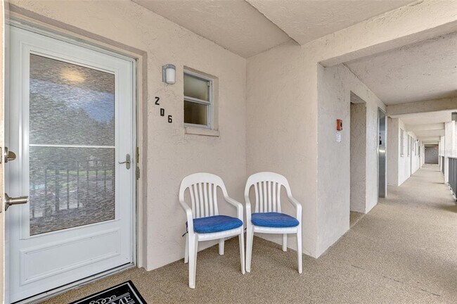 Foto del edificio - 102 Capri Isles Blvd