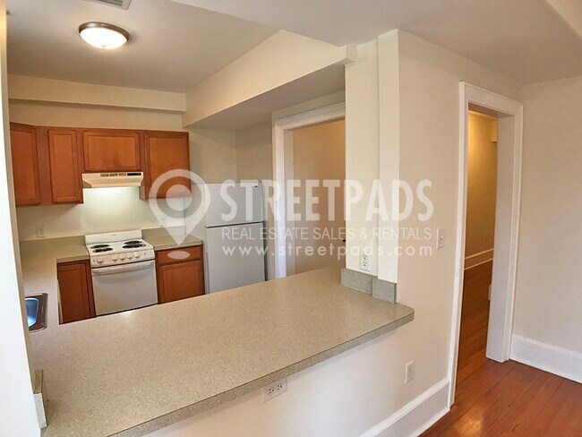Foto del edificio - 881 Massachusetts Ave