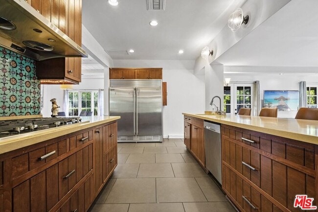 Building Photo - 23057 Sylvan St