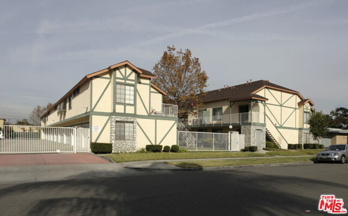 Foto principal - 8201 8th St