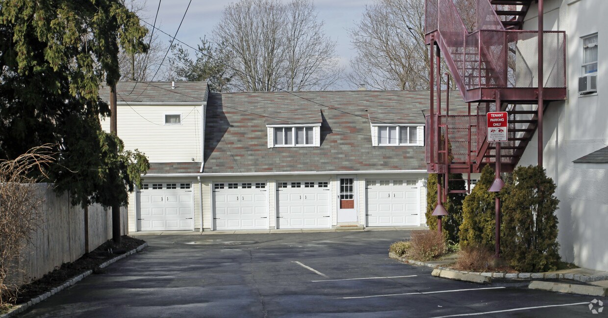 Building Photo - 158 Anstice St