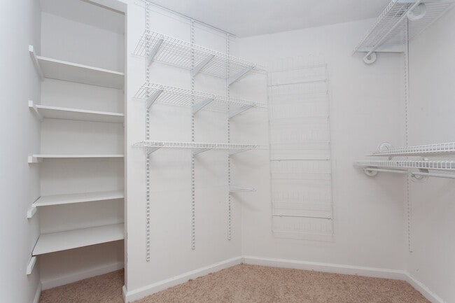 Master Closet - 6313 Wynfrey Pl