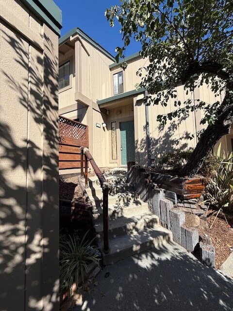 Foto del edificio - 21 Larkspur Ln