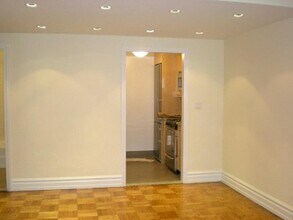 Building Photo - 420 E 79th St