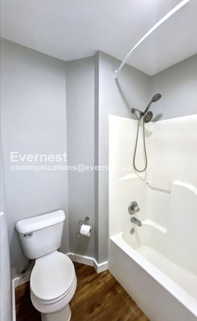 Building Photo - 46 Love Hill Rd