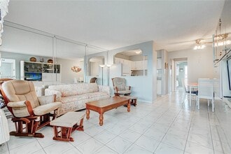 Building Photo - 800 SW 10th Terrace