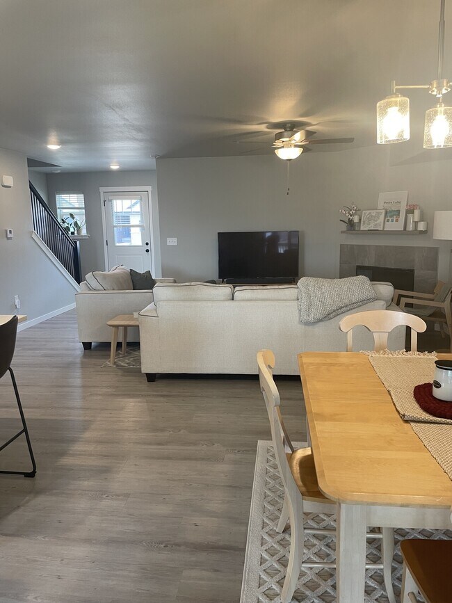 Foto del edificio - 955 Aiden St