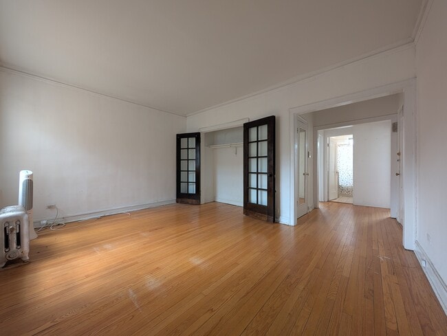 Building Photo - 3500 N Greenview Ave
