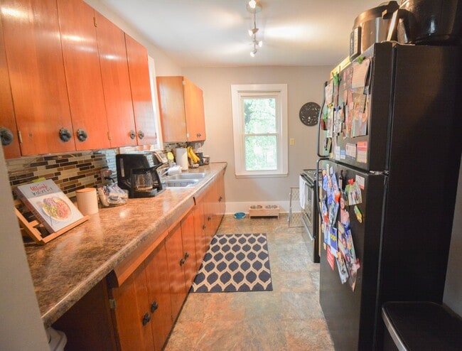Building Photo - Tucked away, conveniently located, home fo...