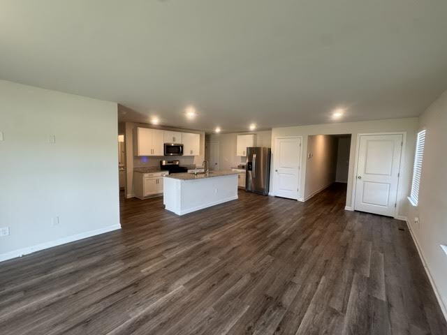 Building Photo - Spacious 5-Bedroom Home with Finished Basement on Corner Lot in Stephens City