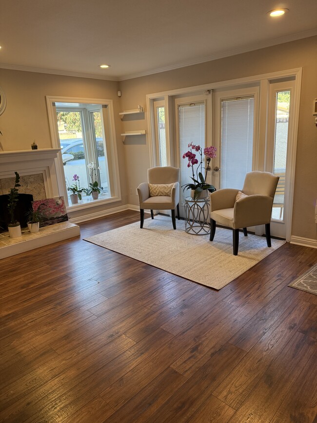 Building Photo - 1117 Cll Malaga