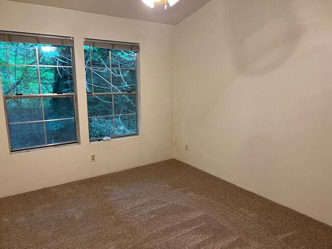 Foto del edificio - Convenient East Bremerton Condo