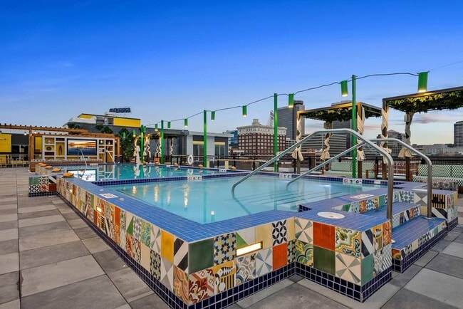 Rooftop Pool - 1989 Main