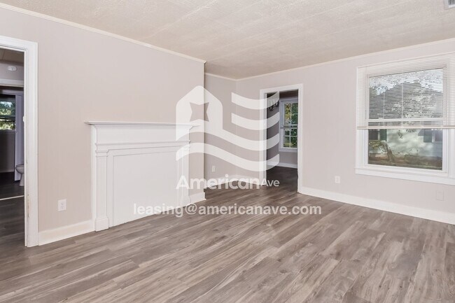 Building Photo - 2117 Roosevelt Dr