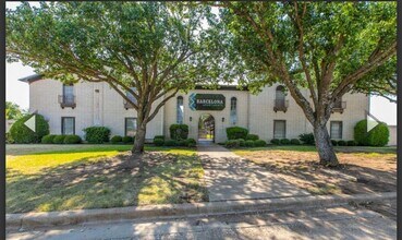 Building Photo - 400 Johnson Dr