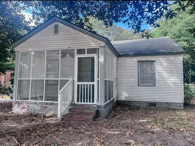 Building Photo - 427 Bernard Dr