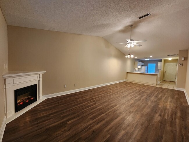 Building Photo - 2719 Mclain Ln