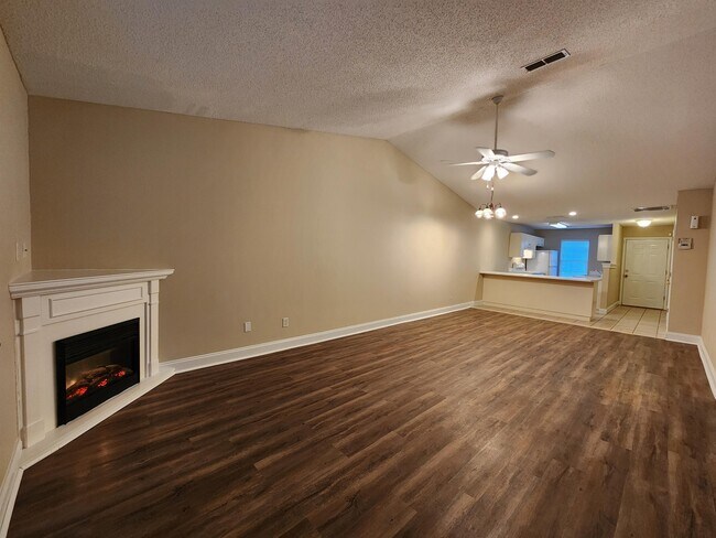 Foto del edificio - 2719 Mclain Ln