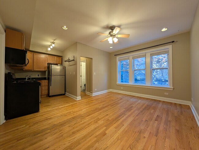 Foto del edificio - 6813 N Wayne Ave