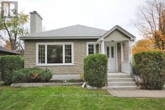 Building Photo - 209 Knox Crescent