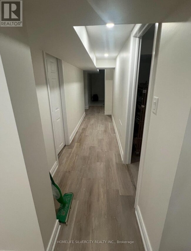 Building Photo - 5 Caddy Dr