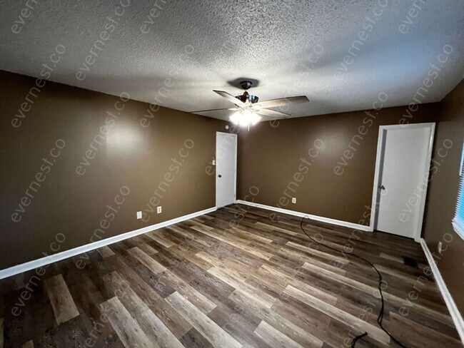 Building Photo - 1312 Winola Ln