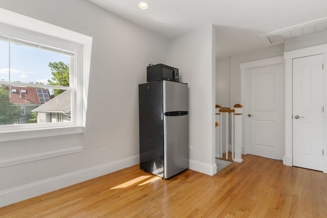 Building Photo - 102 Jaques St