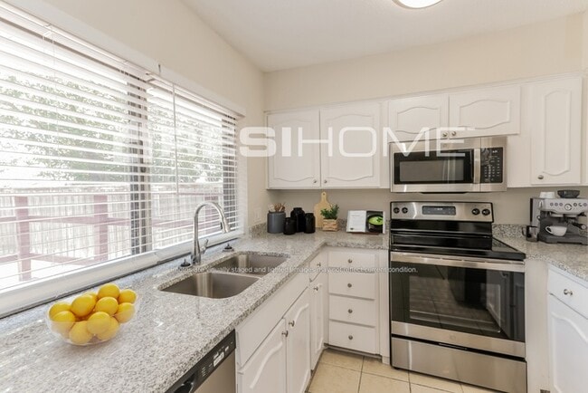 Building Photo - 2832 Lago Vista Loop