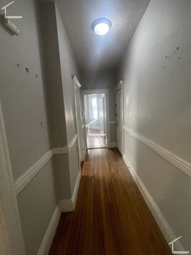 Building Photo - 159 Kelton St
