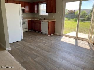 Foto del edificio - 6914 Newbury Way