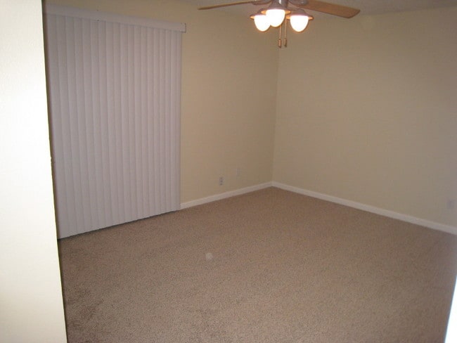 Building Photo - 1301 Hickory St