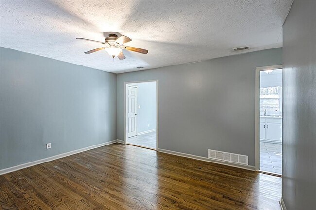 Foto del edificio - 4979 Paris Ave