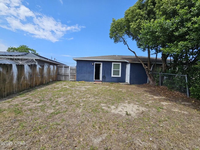 Building Photo - 3707 Burnham Way
