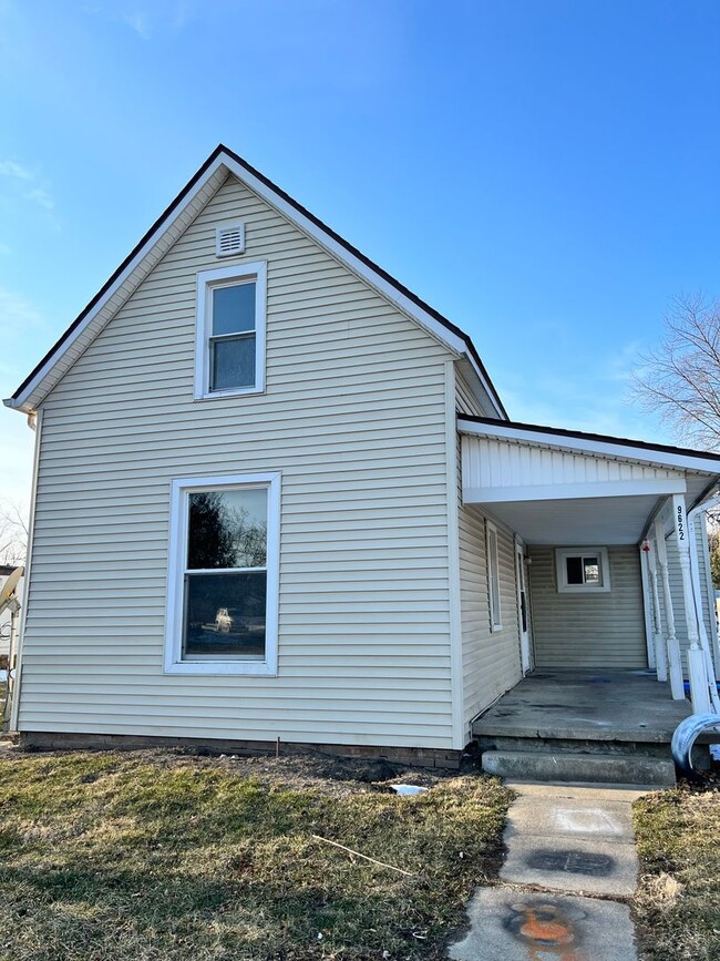 Building Photo - 3 bedroom 1 bath home!