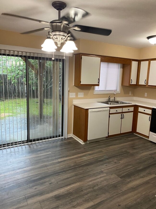 Building Photo - 4197 Spirea Dr