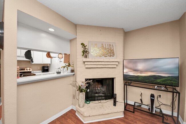 Building Photo - 250 El Dorado Blvd