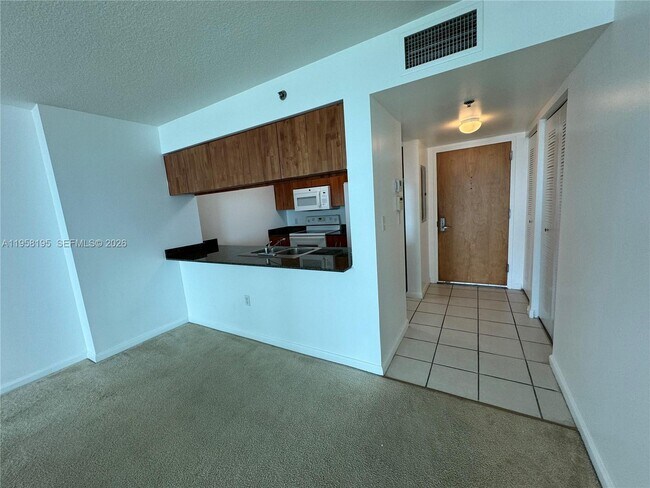 Foto del edificio - 1200 Brickell Bay Dr