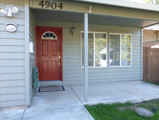 Foto del edificio - Great Home in SE Portland for Lease !! Pet...