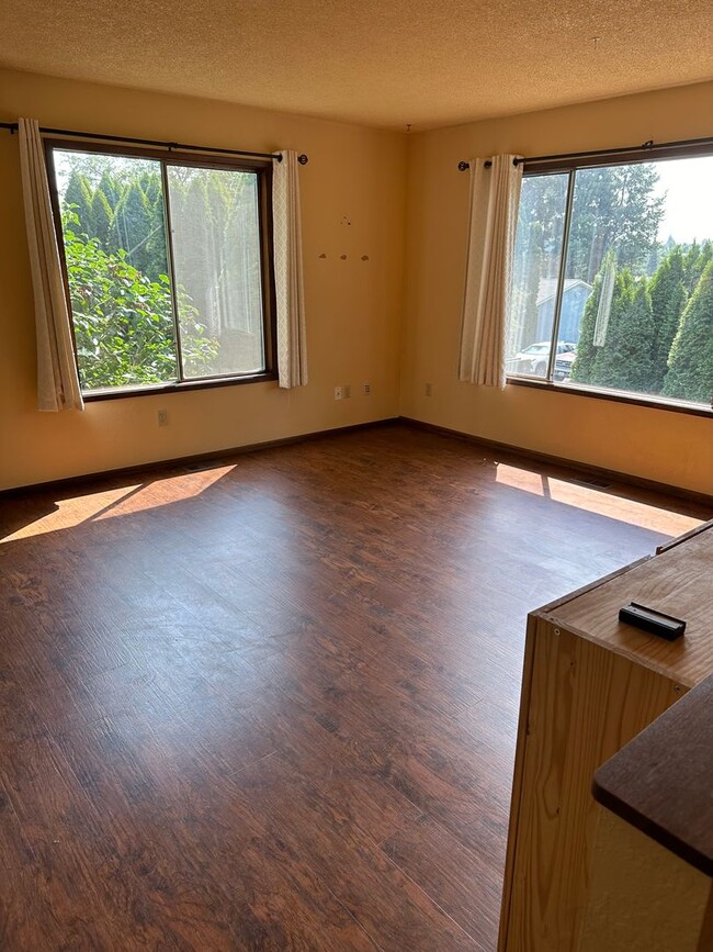Building Photo - 1540 Lealand Dr 3 bed/2.5 bath. MOVE IN SP...