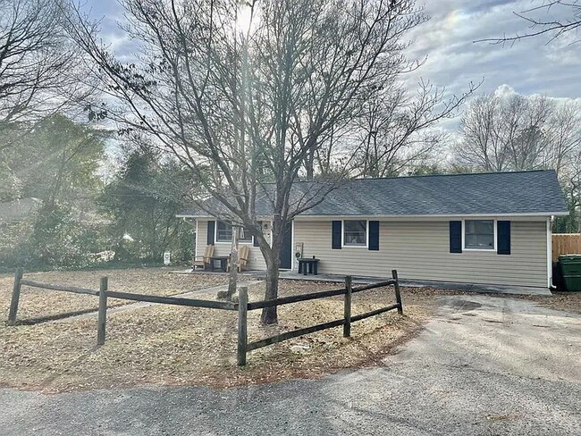 Building Photo - Available mid Sept