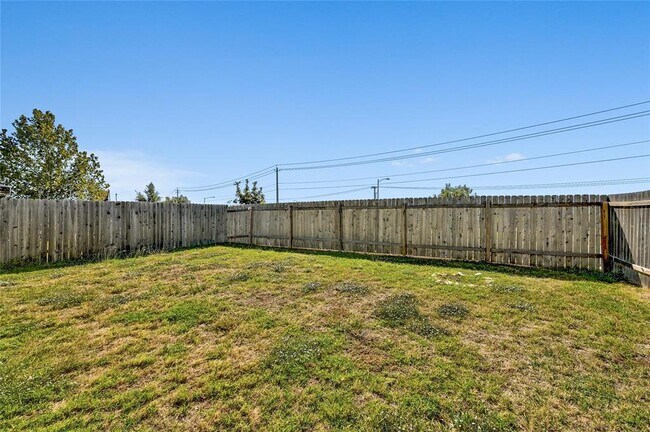 Foto del edificio - 821 Fortrose Ter