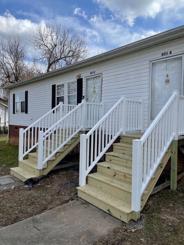 Primary Photo - 451 Elmira St