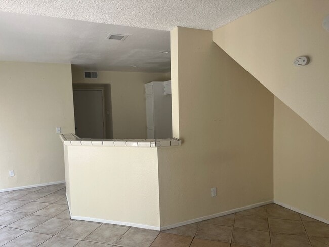 Foto del edificio - 2BD/ 3BTH TOWNHOUSE EAST PALMDALE