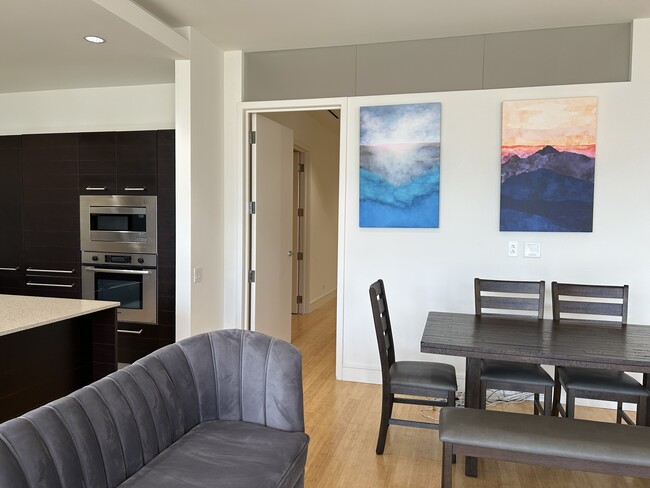 Foto del edificio - 2408 Victory Park Ln