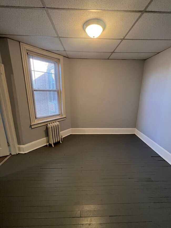 Building Photo - 822 S 58th St